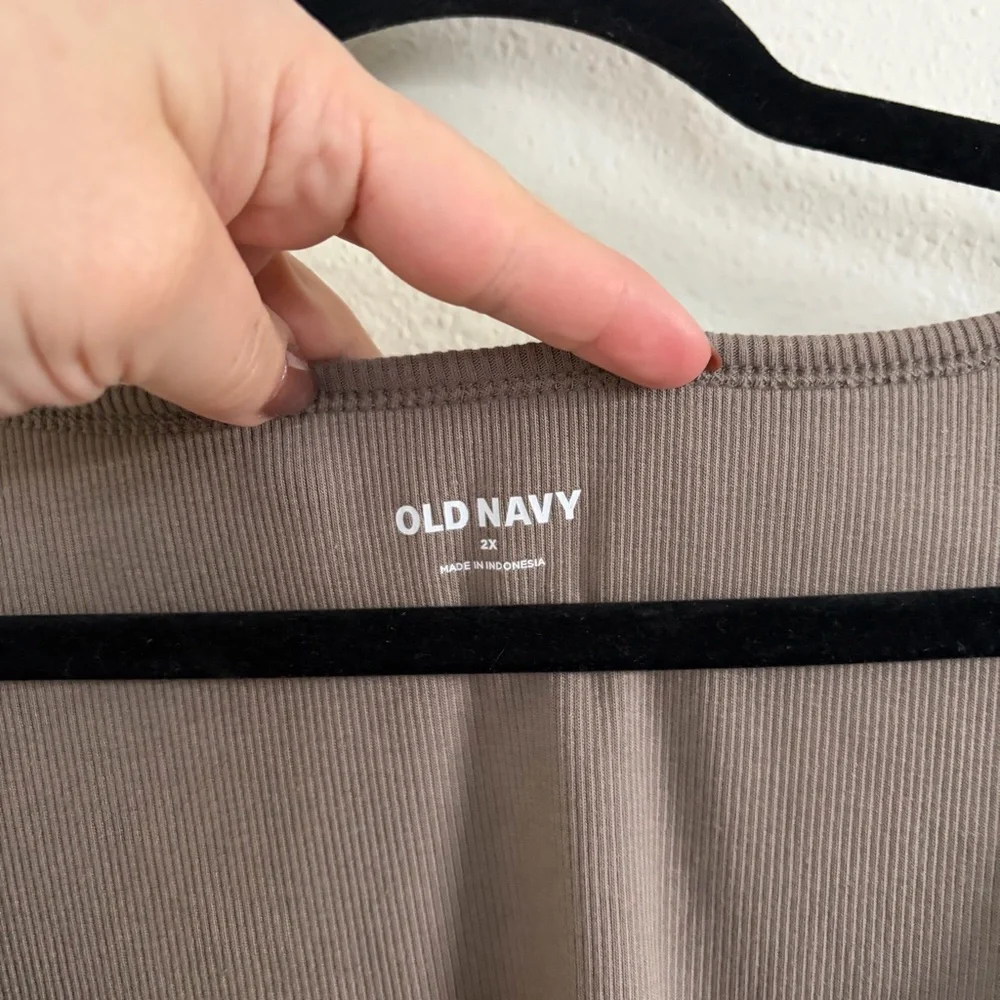 Old Navy Ribbed Women's Taupe Button-Up T-Shirt - Picture 2 of 3